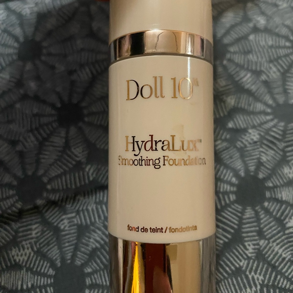 Dollcake HydraLuxe Volumizing Foundation in Light Beige